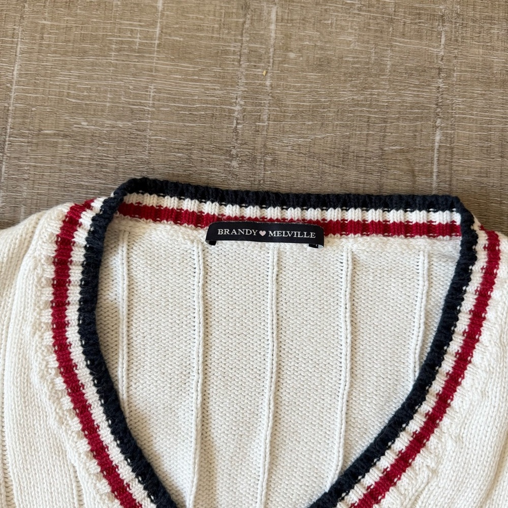 Brandy Melville Sweater - Picture 2 of 5